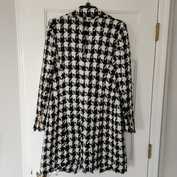 Chic Black and White Tweed Coat - Picture 6 of 7